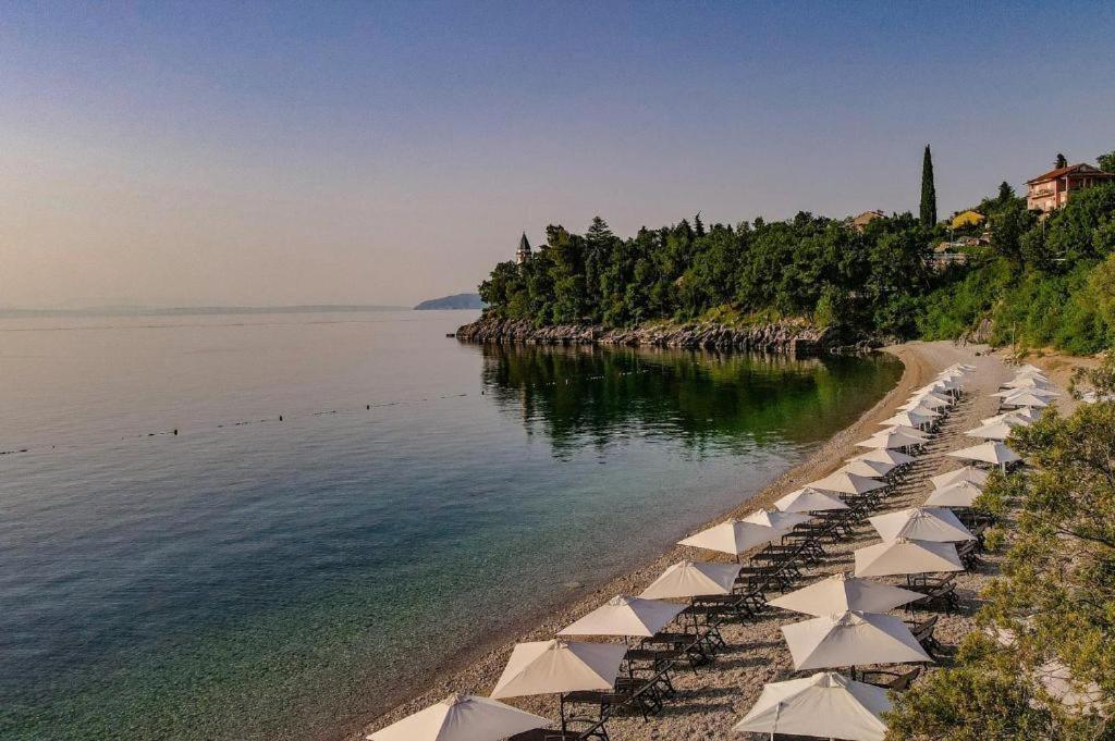 Villa Klaric Ловран Екстериор снимка