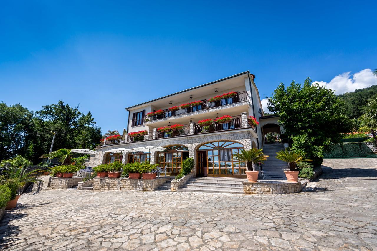 Villa Klaric Ловран Екстериор снимка