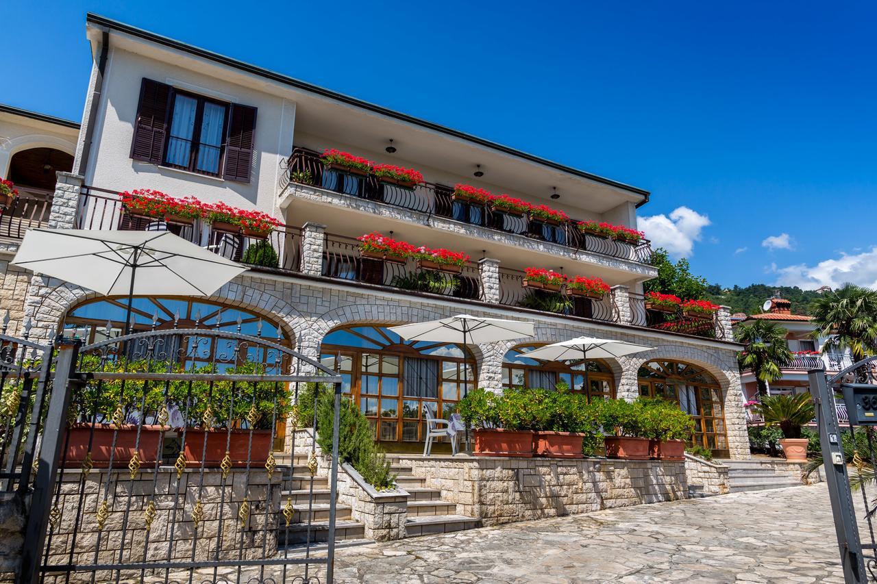 Villa Klaric Ловран Екстериор снимка