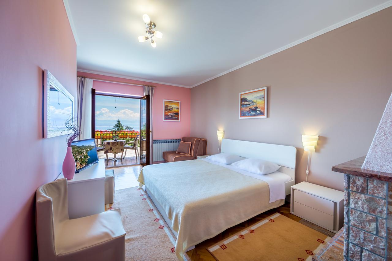 Villa Klaric Ловран Екстериор снимка