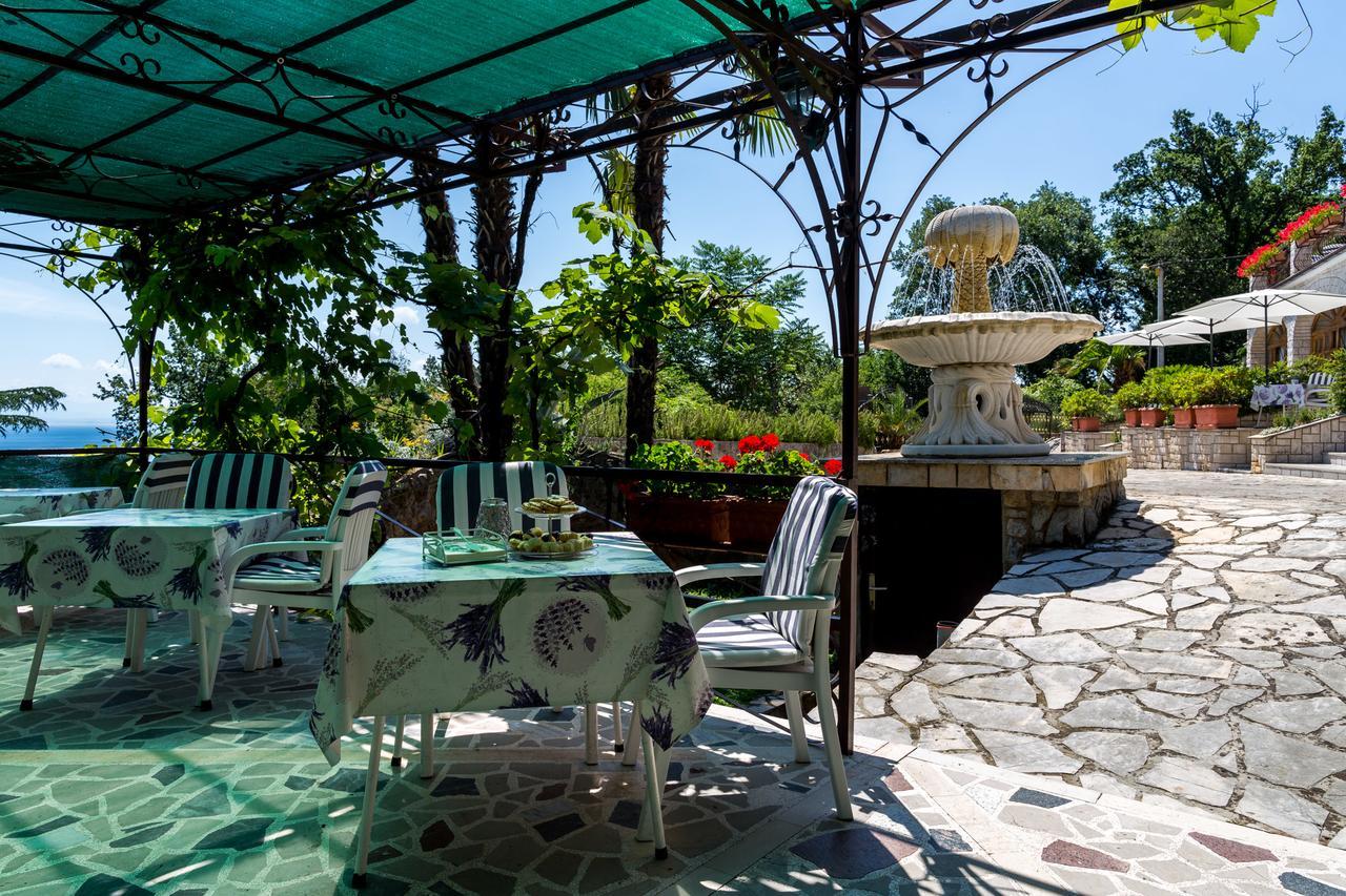 Villa Klaric Ловран Екстериор снимка