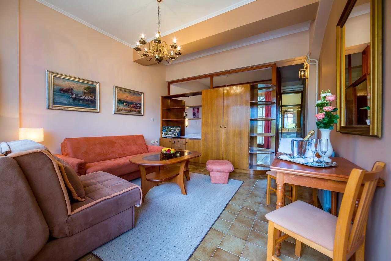 Villa Klaric Ловран Екстериор снимка
