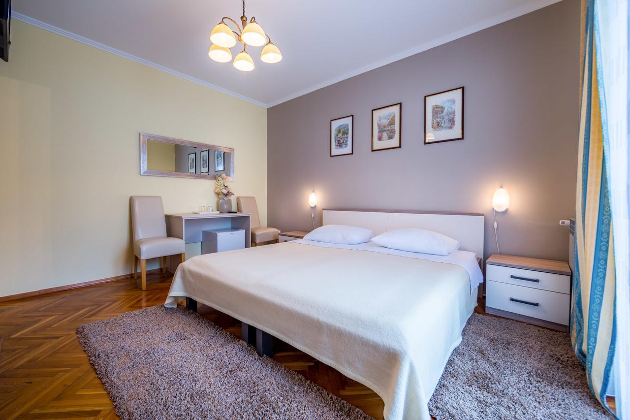 Villa Klaric Ловран Екстериор снимка