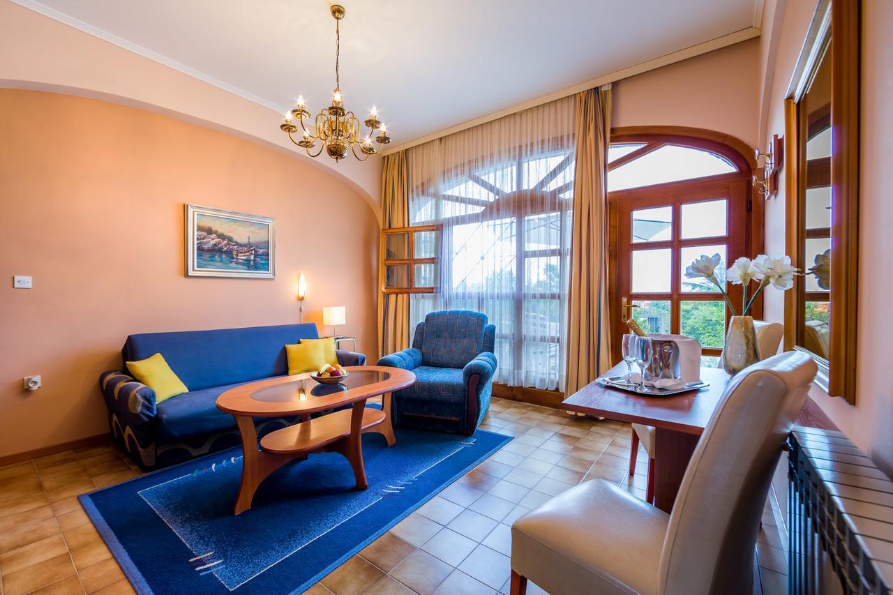 Villa Klaric Ловран Екстериор снимка