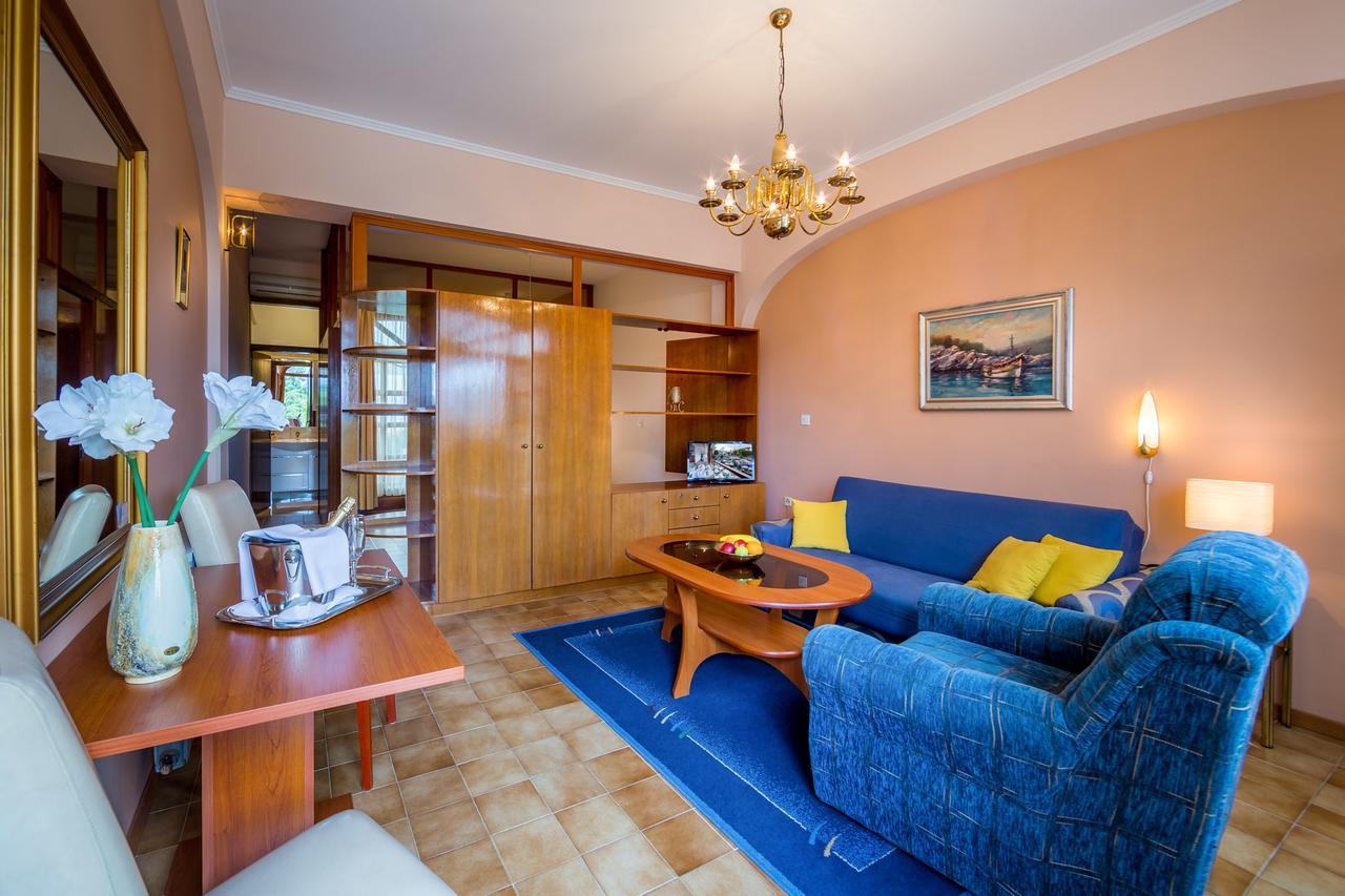 Villa Klaric Ловран Екстериор снимка