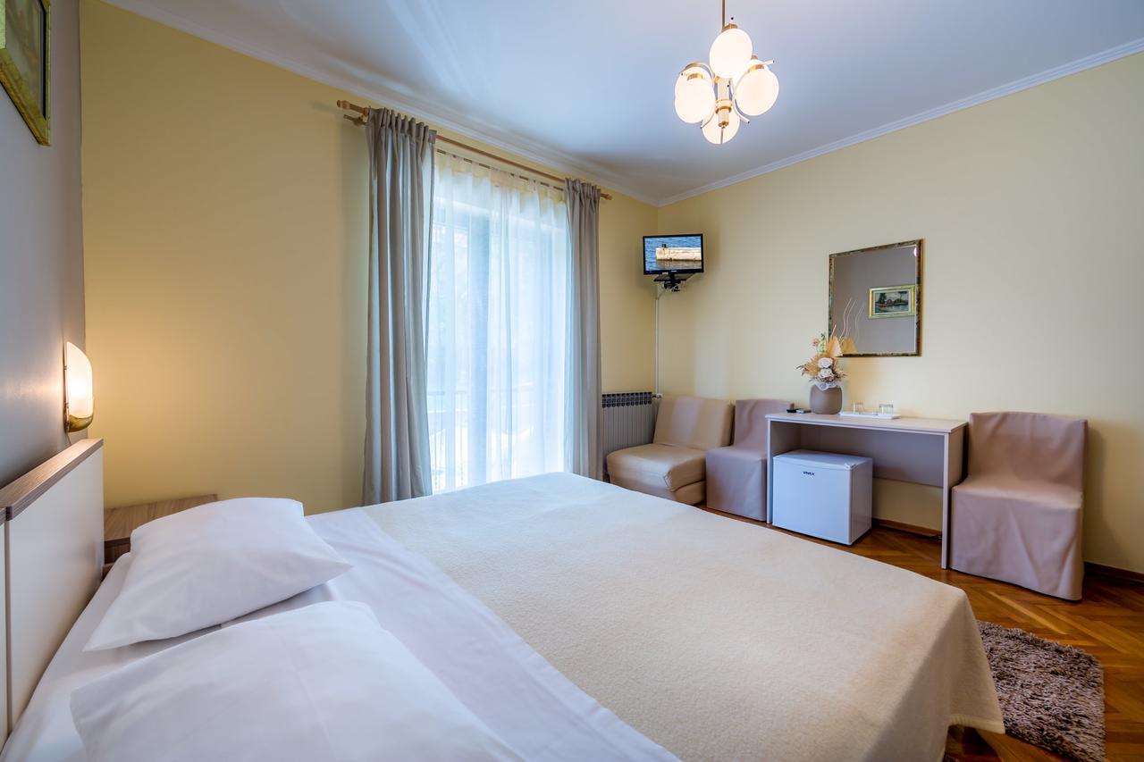 Villa Klaric Ловран Екстериор снимка